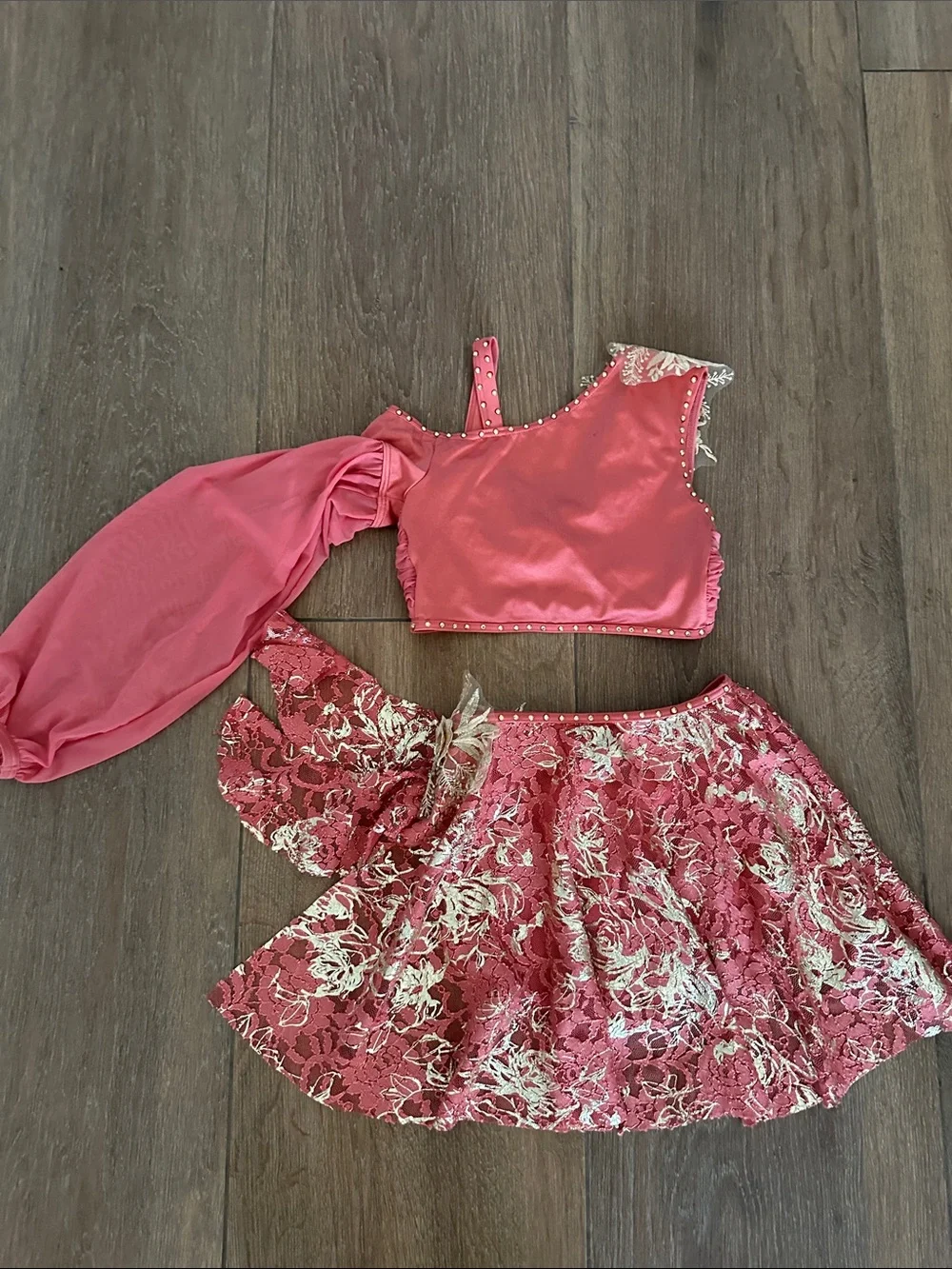 Weissman peach Floral Lace Two-Piece Bandeau Set with One-Sleeve top.